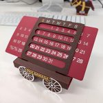 倒れ気味の万年カレンダー