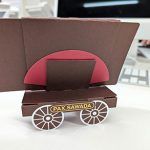 万年カレンダーの後ろにお年賀扇を差して補強した様子